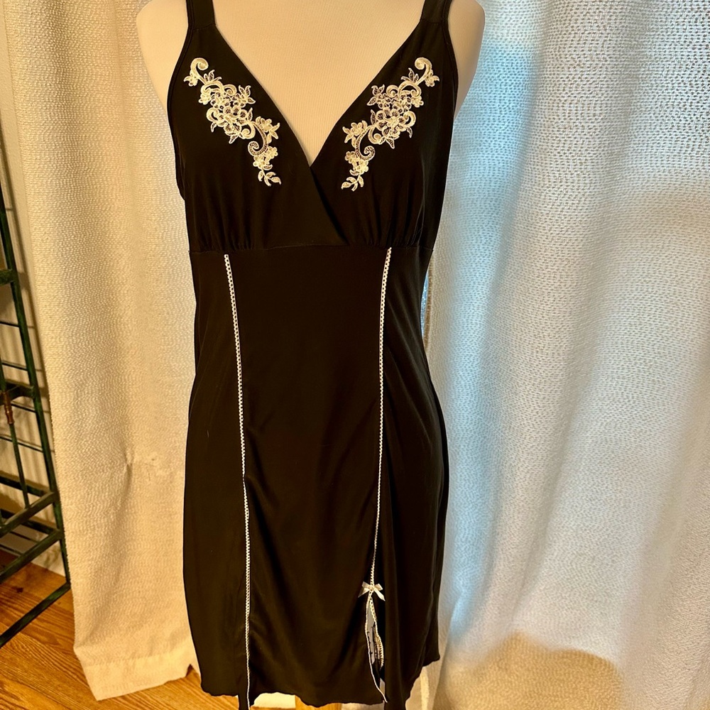STUDIO DONATELLO Black/lace Nightgown